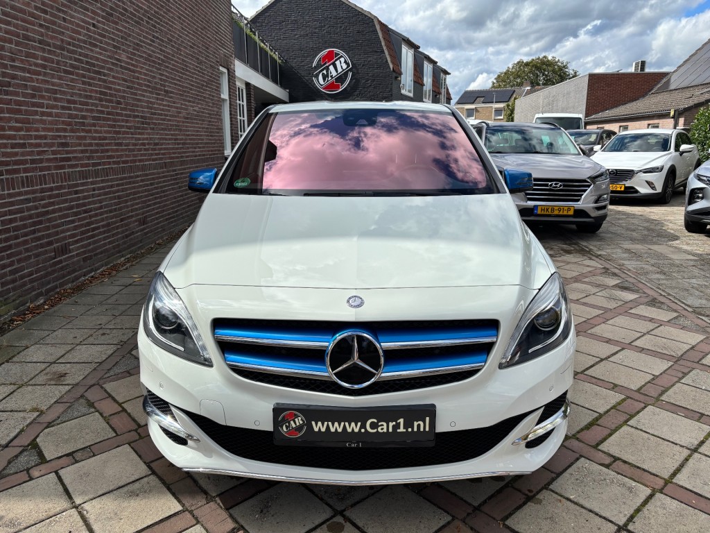 47592745-2.jpg